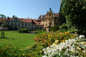 Průhonice - zámek.jpg